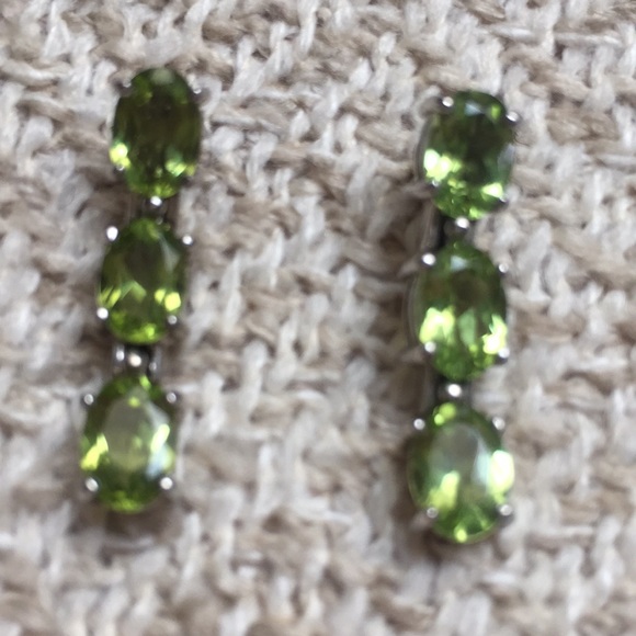 Jewelry - Peridot sterling drop earrings Lovely! ❣️
